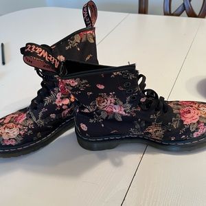 DOC MARTENS Shoreditch Floral black pink